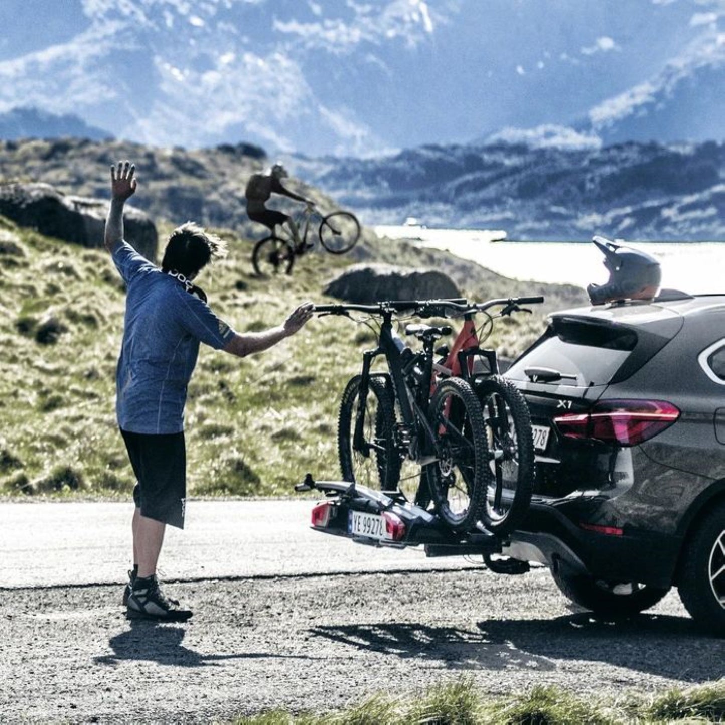Thule VeloSpace XT 2-Bike Tow Bar Bike Carrier