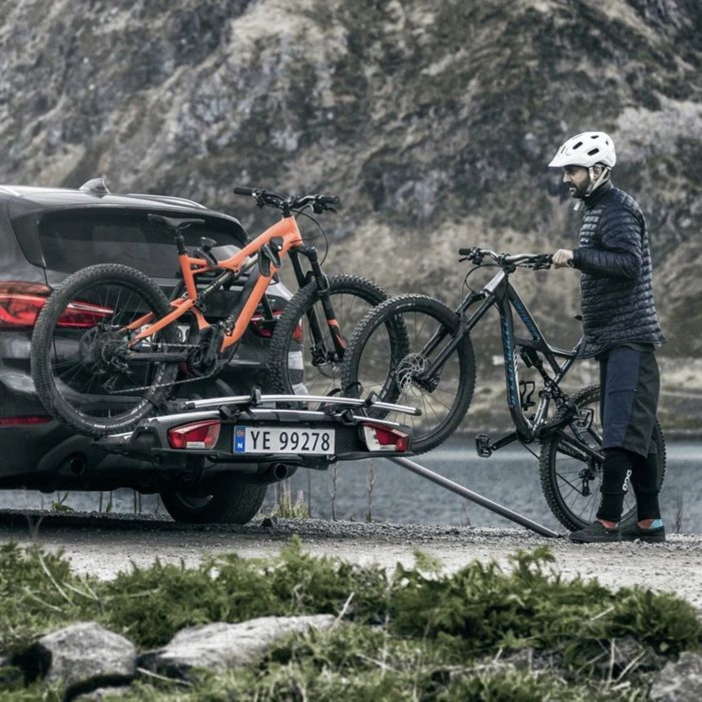 Thule VeloSpace XT 2-Bike Tow Bar Bike Carrier